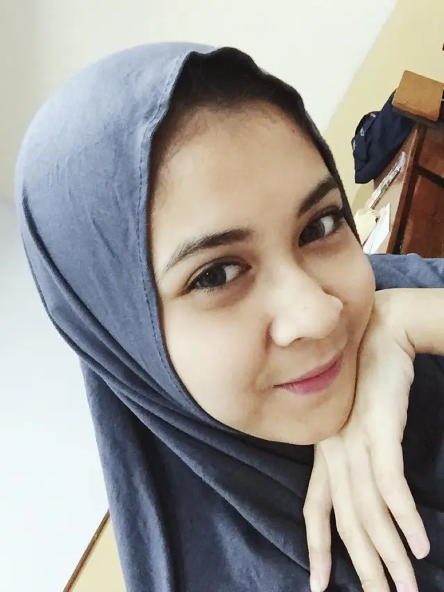 Mantap Berhijab Usai Dilamar, Ini 6 Potret Terbaru Kesha Ratuliu yang Makin Anggun