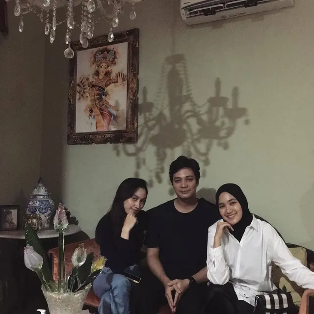Sering Dikira Pacar, Ini 6 Potret Kebersamaan Cut Syifa dan Teuku Anwar
