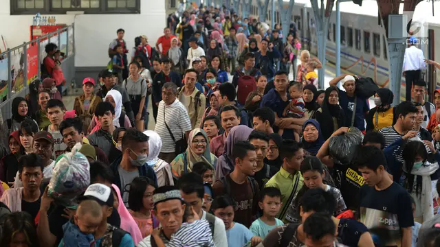 Arus Balik di Stasiun Pasar Senen