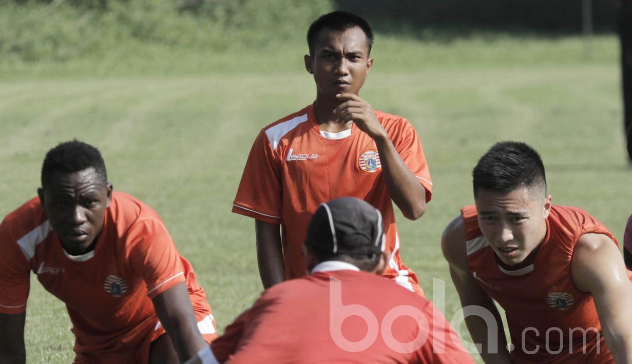 Pemain Persija Jakarta, Muhammad Hargianto, mengikuti sesi latihan. Jelang dimulainya kompetisi Liga 1, Persija Jakarta bermanuver dengan mendatangkan pemain anyar seperti Muhammad Hargianto dari Bhayangkara FC.  (Bola.com/M Iqbal Ichsan)