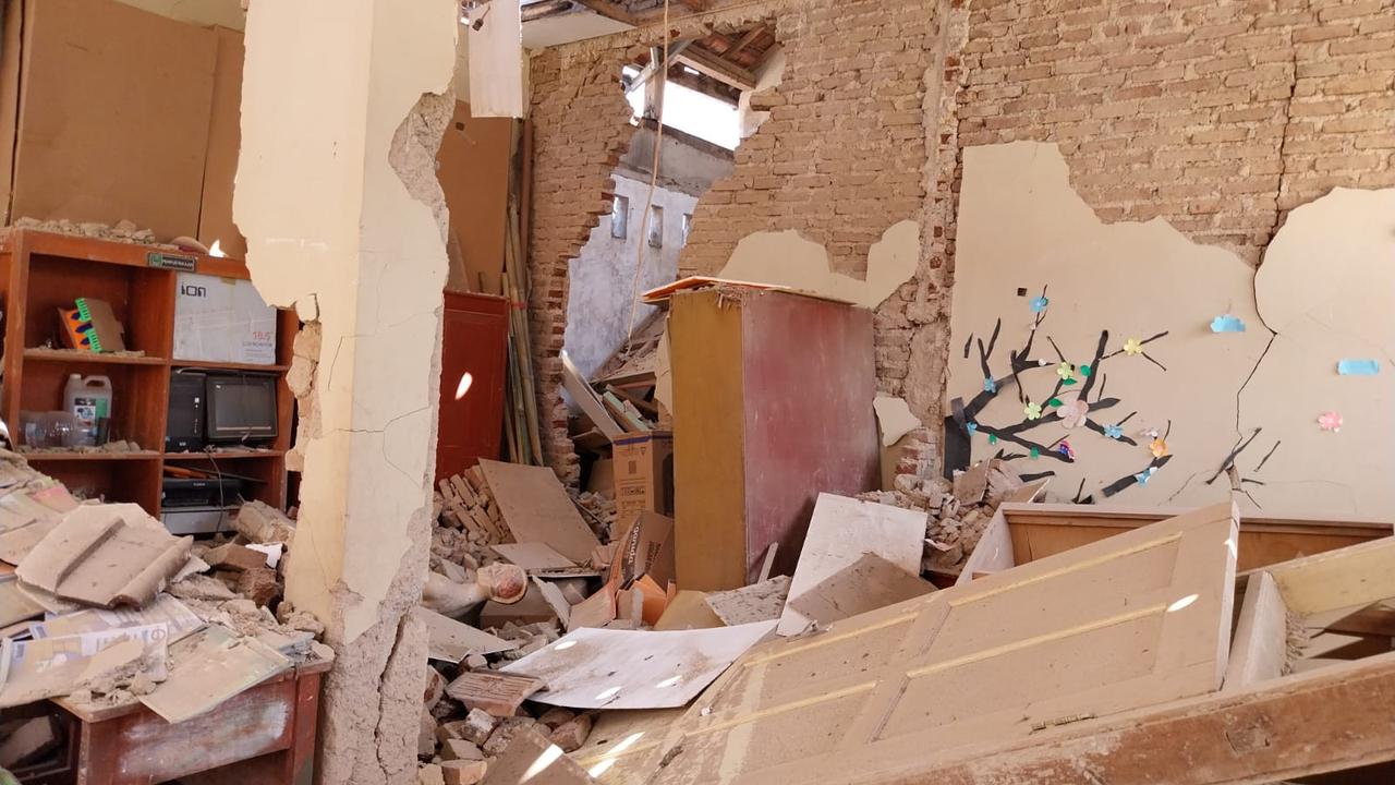 Sebanyak 109 rumah terdampak musibah gempa bumi Garut-Bandung magnitudo 5.0, di wilayah kabupaten Garut, Jawa Barat, telah memenuhi kualifikasi BNPB untuk mendapatkan bantuan. (Liputan6.com/Jayadi Supriadin)