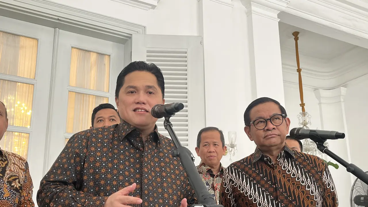 Ketua Umum Persatuan Sepak Bola Seluruh Indonesia (PSSI), Erick Thohir di Balai Kota DKI Jakarta, Kamis (14/8/2025).