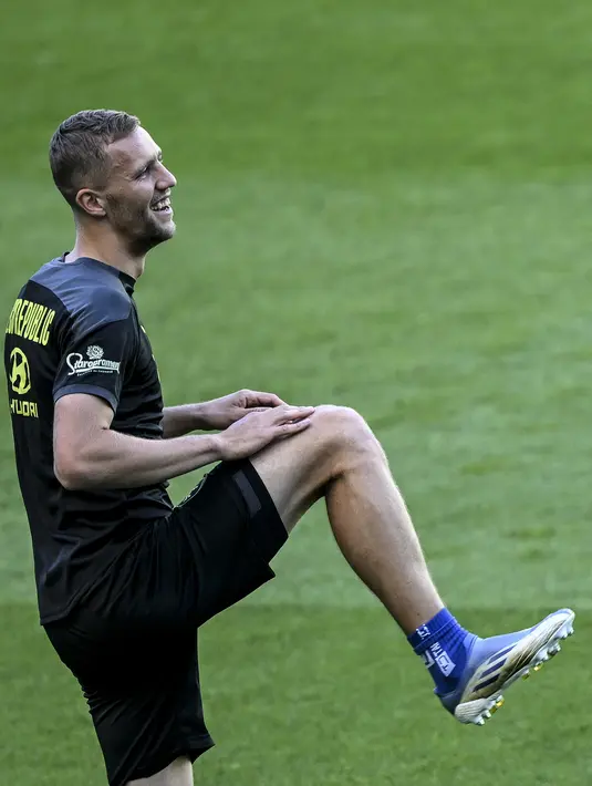 Gelandang timnas Republik Ceko Tomas Soucek menghadiri sesi latihan menjelang kontra Portugal di stadion Alvalade di Lisbon, Rabu (8/6/2022). Duel antara Portugal vs Ceko pada matchday 3 Grup 2 UEFA Nations League A 2022/23, akan digelar di Estadio Jose Alvalade, Jumat 10 Juni 2022 dini hari WIB. (PATRICIA DE MELO MOREIRA / AFP)