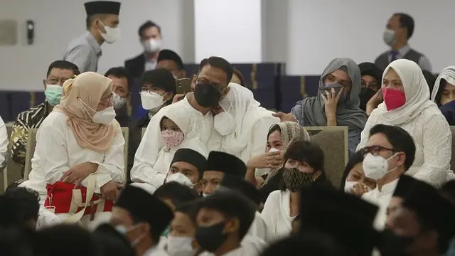 7 Momen Pengajian Sekaligus Doa Bersama untuk Vanessa Angel dan Bibi Ardiansyah