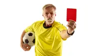 Ilustrasi wasit sepak bola. (Photo created by master1305 on www.freepik.com)