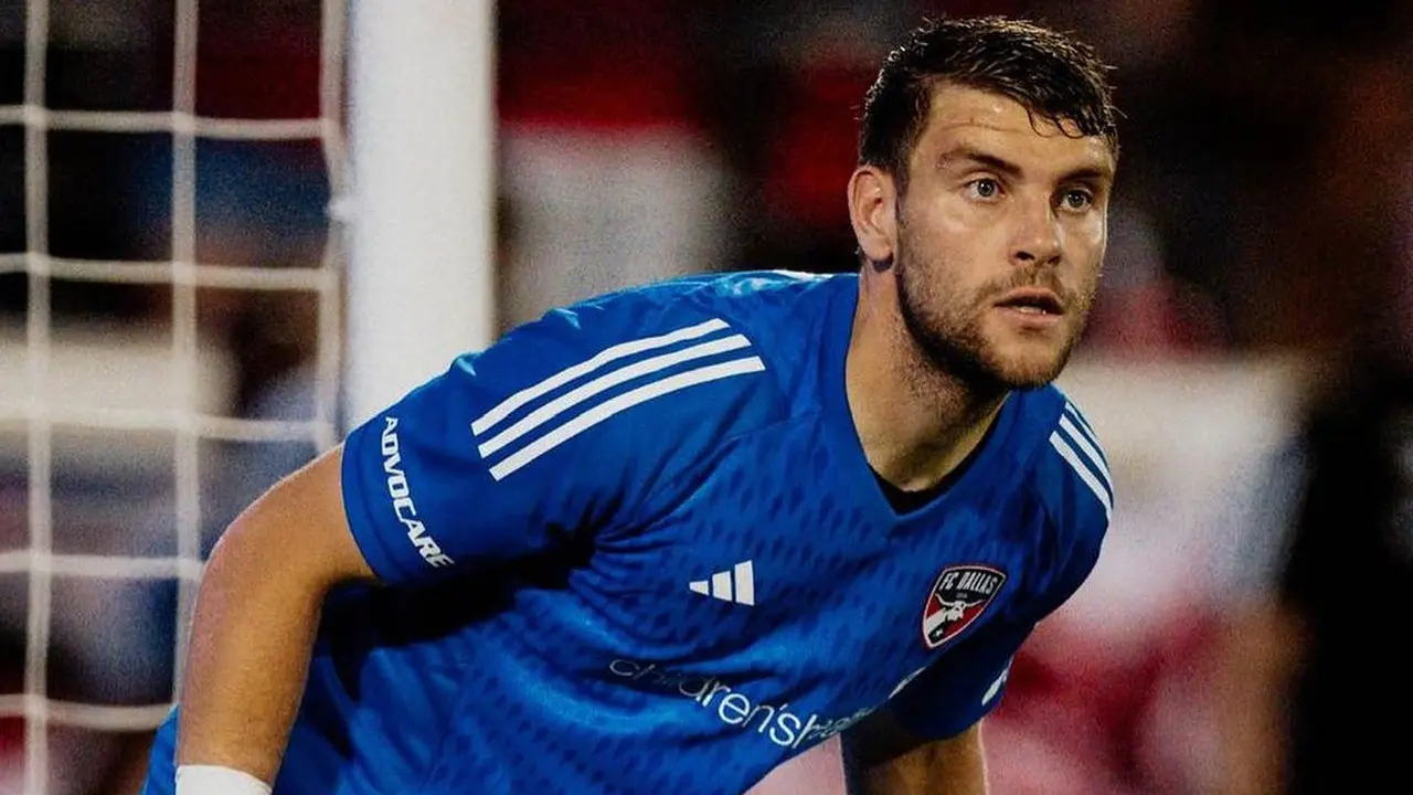 Kiper FC Dallas di Major League Soccer (MLS) yang mempunyai darah Indonesia, Maarten Paes.