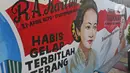 Mural terlihat di Kampung Budaya Kawasan Jakarta Barat, Selasa (19/11/2019). Penataan dilakukan mulai dari pembenahan jalan, pembuatan resapan air, bangku, mural, hingga ubin pemandu untuk penyandang disabilitas dengan anggaran mencapai Rp2.5 miliar. (Liputan6.com/Herman Zakharia)