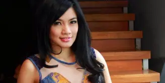 Titi Kamal masih memberikan ASI kepada Juna, meski demikian ia tetap menjalankan puasa.