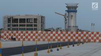Suasana pembangunan Bandara Internasional Yogyakarta di Kabupaten Kulon Progo, DI Yogyakarta, Selasa (23/4). Progres pembangunan Bandara Internasional Yogyakarta hampir 100 persen, sementara progres pembangunan keseluruhannya termasuk domestik mencapai 47 persen. (Liputan6.com/Helmi Fithriansyah)