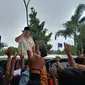 Prabowo Subianto sapa pendukungnya di Situs Kesultanan Banten. (Minggu,03/12/2023). (Yandhi Deslatama/Liputan6.com).