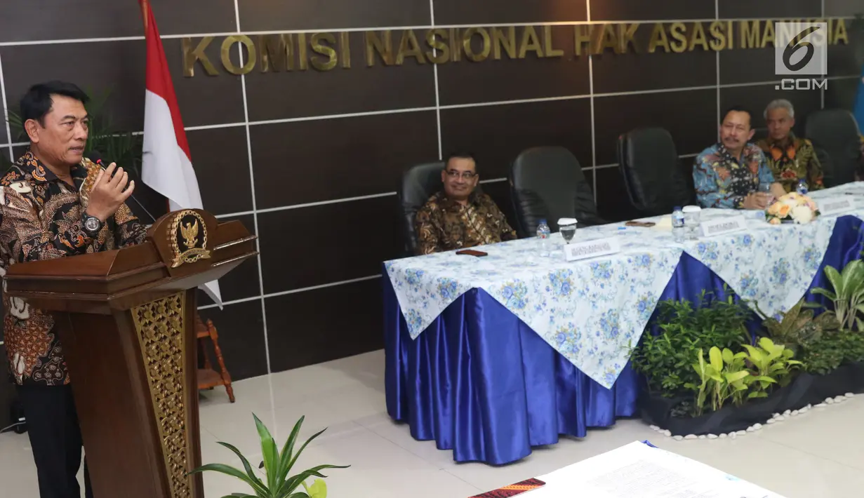 Kepala Kantor Staf Kepresidenan, Moeldoko memberi sambutan jelang menandatangani MoU Festival HAM Indonesia di Jakarta, Rabu (3/10). Festival HAM Indonesia bertujuan, agar masyarakat Indonesia merawat kerukunan. (Liputan6.com/Helmi Fithriansyah)