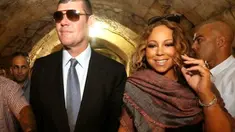 Beberapa waktu lalu foto Mariah saat berada di Malibu tersebar di dunia maya. Penyanyi 45 tahun itu tak tampak menutupi perutnya, ia mengenakan kemeja putih berbelahan dada rendah sambil berjalan-jalan di pinggir pantai. 