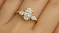 6 Tren Model Cincin Emas untuk Wanita Jari Gemuk 2025, Jadi Referensi Sebelum Membeli