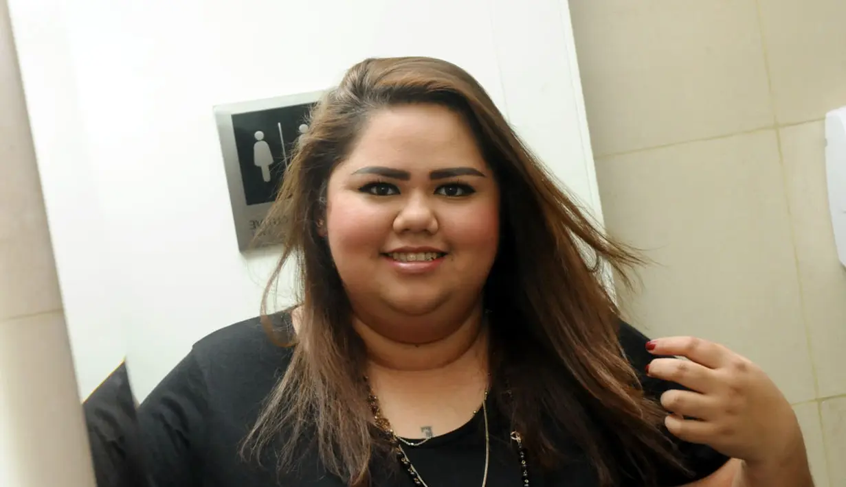 Meski memiliki tubuh yang cukup besar, Jelita Clarisa Ramlan tetap tampil penuh percaya diri. Menurutnya, tidak masalah memiliki tubuh besar asal kesehatan tetap terjaga, (16/7/2014). (Liputan6.com/Helmi Fithriansyah) 