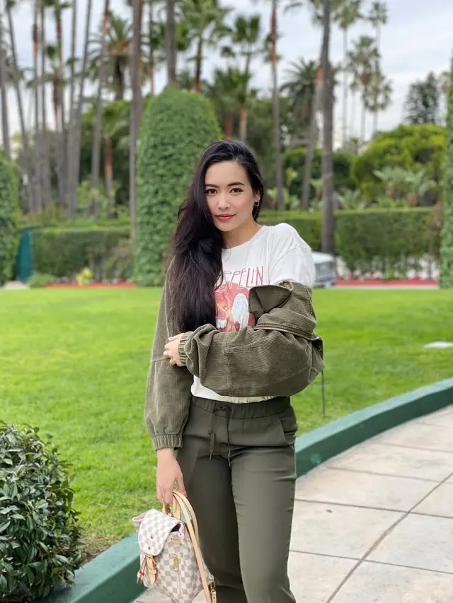 Inspirasi Outfit Warna Hijau Ala Elvira Devinamira/Instagram @elviraelph
