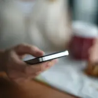 Alison Stevenson menjelajahi aplikasi kencan online untuk menemukan pria yang mau diajak berhubungan serius, namun ia tidak bisa menemukannya, terutama di masa pandemi ini. Simak kisahnya di sini. Sumber foto: Ilustrasi/unsplash.com/Andrej Lišakov.