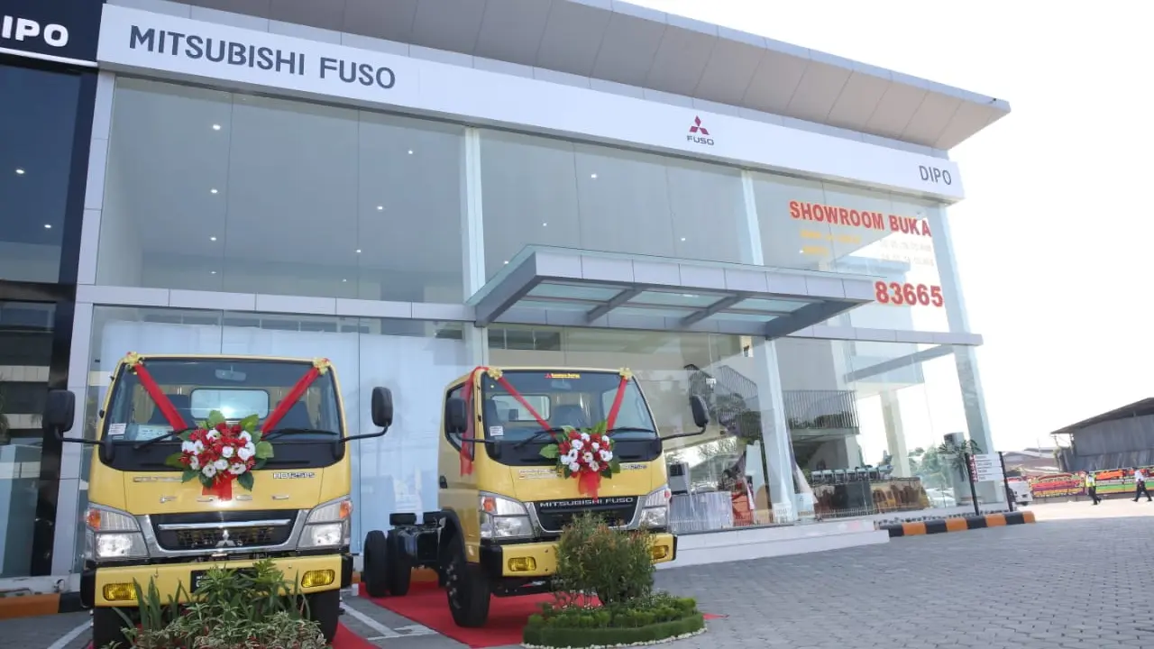 Mitsubishi Fuso Buka Dealer ke-230 di Medan
