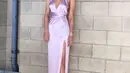 Gaun yang dikenakan oleh Brie Larson ini dari Celine. Gaun panjang ini memiliki warna semburat ungu muda, mirip dengan warna kulit Thanos. (Liputan6.com/IG/brielarson)
