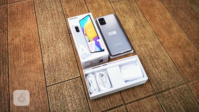 Samsung Galaxy A71 Edisi Baru dengan Warna Haze Crush Silver. Liputan6.com/Mochamad Wahyu Hidayat
