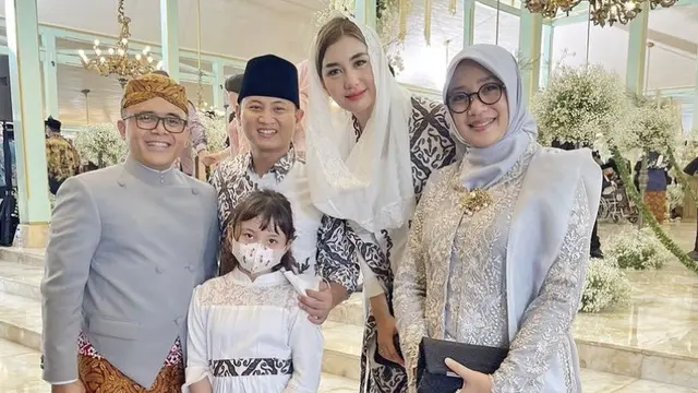 Novita Hardini Istri Bupati Trenggalek,  (@novitamochamad)