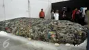 Pameran Jakarta Biennale bertema Maju Kena Mundur Kena di Gudang Sarinah, Jakarta, Sabtu (14/11/2015). Pameran ini diikuti seniman dari dalam dan luar negeri. Pameran berlangsung dari 15 November 2015 - 17 Januari 2016. (Liputan6.com/ Gempur M Surya)