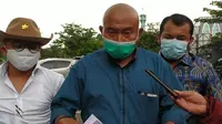 Bambang Suryo memenuhi panggilan Penyidik Direktorat Reserse Kriminal Umum Kepolisian Daerah Jawa Timur, Selasa (8/3/2022) (Liputan6.cpm / Dian Kurniawan)