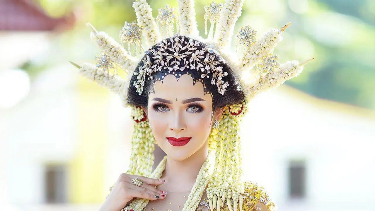 Bella Bonita dalam kebaya pengantin (Instagram/bellabonita_r.a)