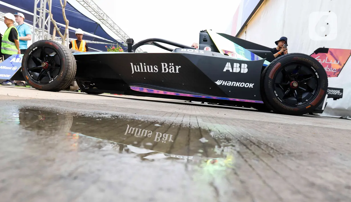 Mobil balap listrik Formula E Gen3 dinilai menjadi yang tercepat, terkuat, teringan, dan paling efisien. (Liputan6.com/Herman Zakharia)