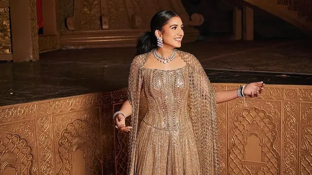 Tampilan Gaya Rambut dan Makeup Radhika Merchant Calon Istri Crazy Rich India, Anant Ambani . [@loveleen_makeupandhair/@rohanshrestha]