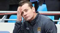 Ekspresi kiper Manchester City asal Republik Irlandia, Shay Given, di bangku cadangan.