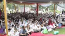 Suasana ramadan mubarak buka puasa bersama  1000 anak yatim piatu dhuafa dan disabilitas di Gunung Putri, Bogor, Sabtu, (02/6). Kegiatan ini digelar Yayasan Pundi Amal Peduli Kasih Indosiar dan SCTV (SCM). (Liputan6.com/Herman Zakharia)