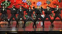Boyband Korea Selatan, NCT 127, tampil di Gaon Chart Music Awards ke-11 di Seoul pada 27 Januari 2022. (Jung Yeon-je / AFP)