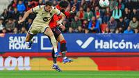 Momen Robert Lewandowski mencetak gol di laga Osasuna vs Barcelona di laga pekan ke-34 Liga Spanyol 2025/2026 di El Sadar, Minggu (03/05/2026) dini hari WIB. (AP Photo/Miguel Oses)