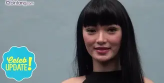 Zaskia Gotik kembali menuai kritik saat tersebar foto yang memperlihatkan bokongnya di pegang oleh penonton. Banyak yang mengira Zaskia gagal nikah karena masalah tersebut. Apakah kabar ini benar?