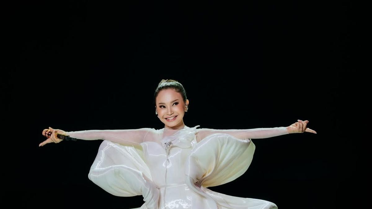 6 Fakta Konser Rossa Here I Am di Malaysia: Pikat 10 Ribuan Penonton, Mendadak Duet Siti Nurhaliza