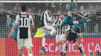 Bek Juventus, Andrea Barzagli, terpukau dengan gol salto Cristiano Ronaldo yang dianggap seperti terjadi di gim PlayStation. (dok. UEFA)