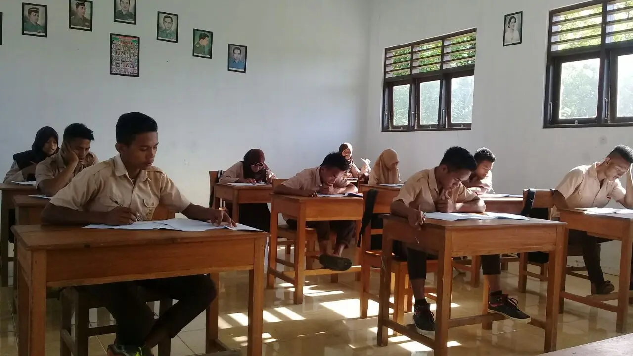 Ikut UNBK, 13 Siswa Pinogu Jalan Kaki 8 Jam Menembus Hutan