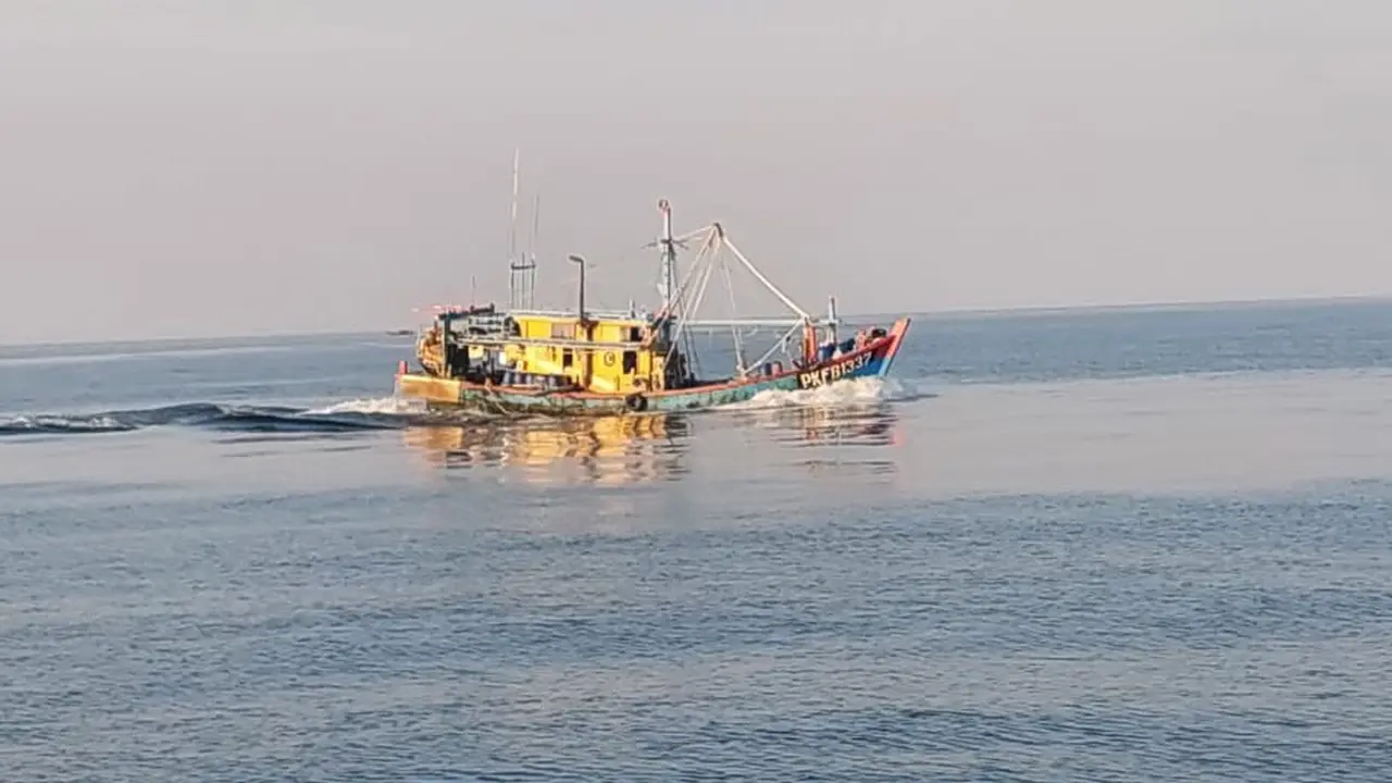 KKP berhasil menangkap satu kapal ikan asing berbendera Malaysia di Selat Malaka