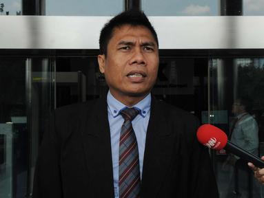 Ketua DPRD Kota Malang Abdul Hakim memberi keterangan usai diperiksa KPK, Jakarta, Jumat (6/4). Abdul Hakim diperiksa sebagai tersangka terkait kasus dugaan suap pembahasan APBD-P Pemerintah Kota Malang Tahun Anggaran (TA) 2015. (Merdeka.com/Dwi Narwoko)