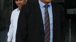 Ketua DPRD Kota Malang Abdul Hakim usai memenuhi panggilan penyidik KPK, Jakarta, Jumat (6/4). Abdul Hakim diperiksa sebagai tersangka terkait kasus dugaan suap pembahasan APBD-P Pemerintah Kota Malang Tahun Anggaran (TA) 2015. (Merdeka.com/Dwi Narwoko)