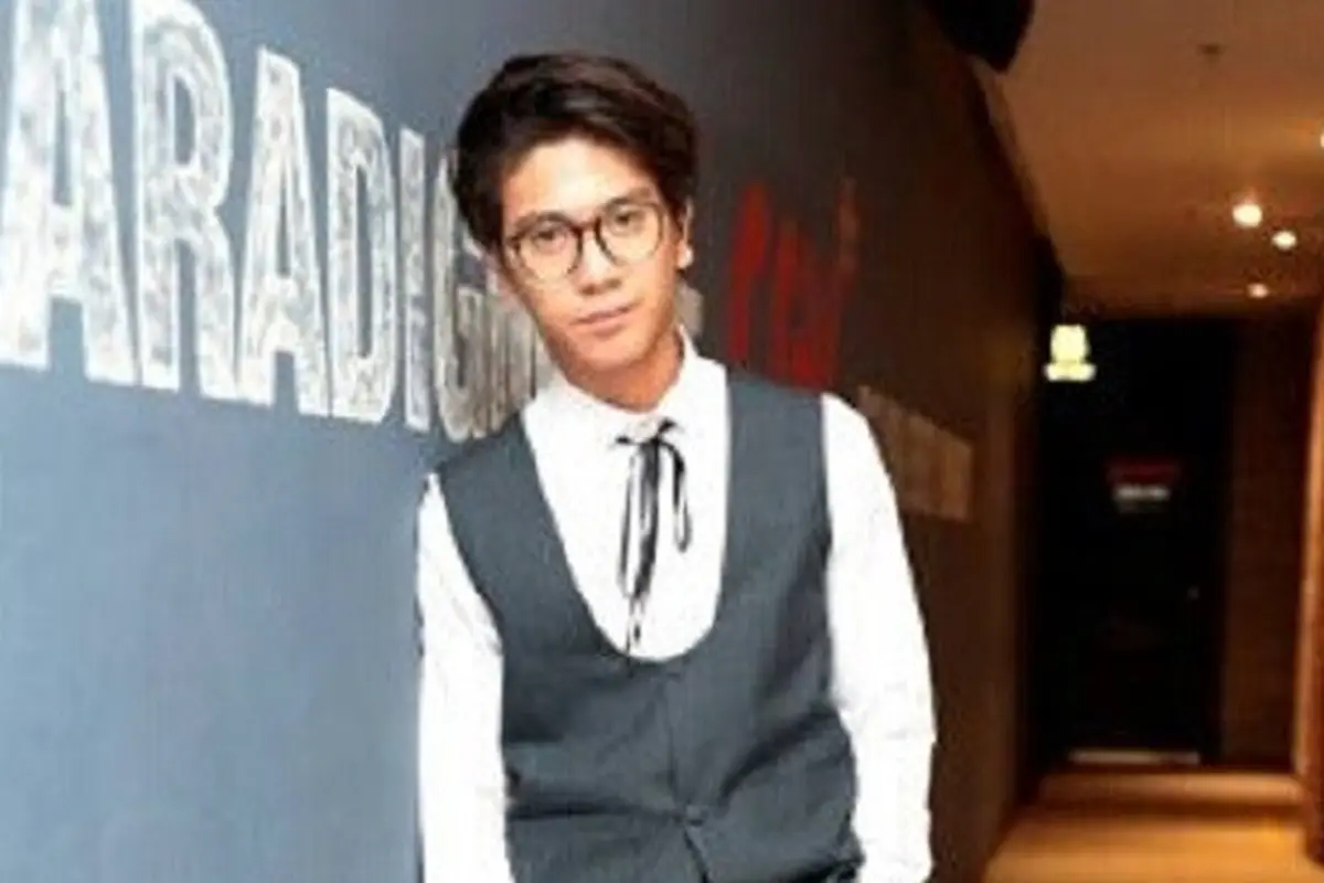 [Bintang] 8 Potret Iqbaal Ramadhan Saat Rayakan Winter Festival