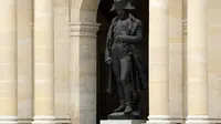 Patung Napoleon Bonaparte di Paris. (AFP/Bertrand Guay)