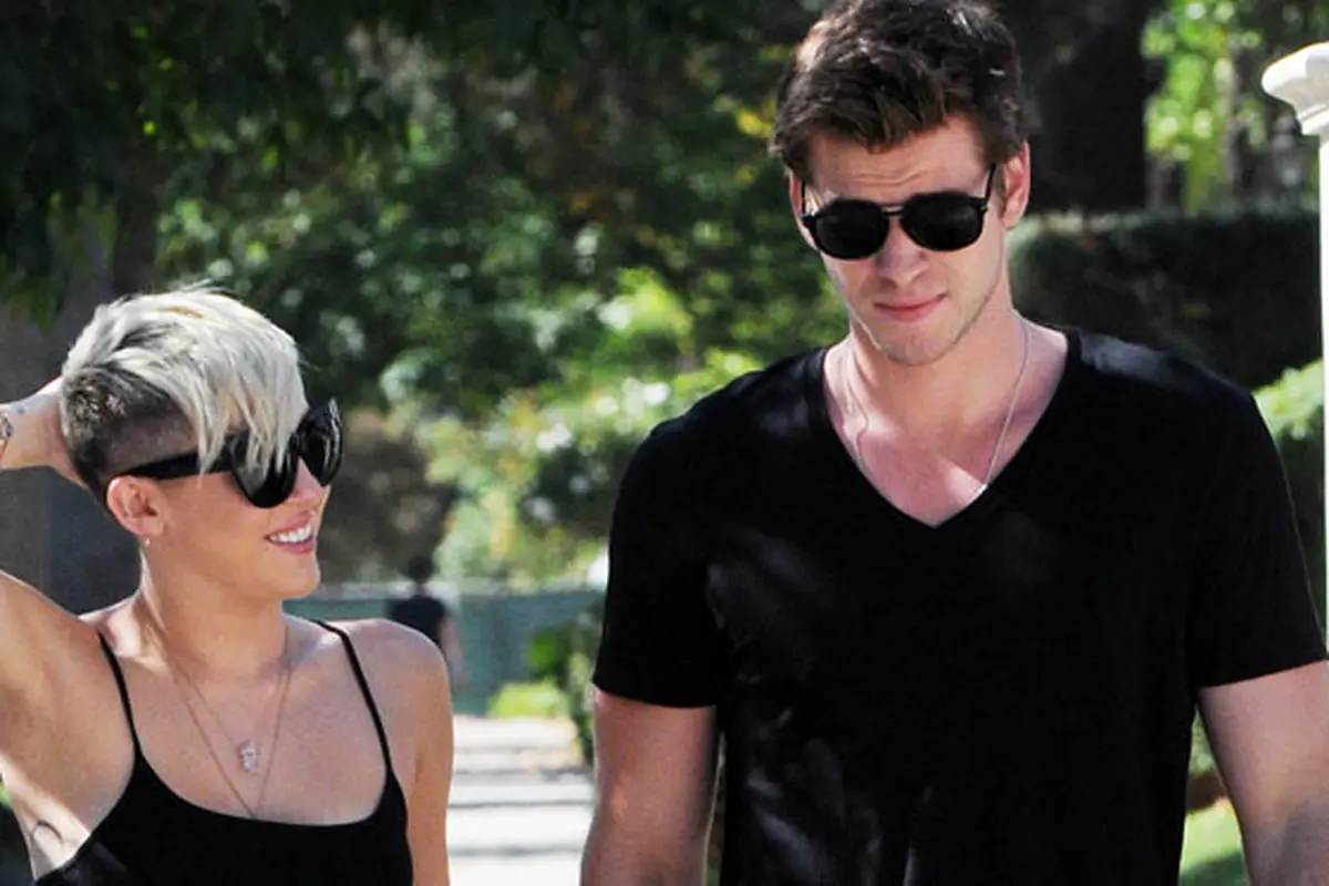 liam-hemsworth-dan-miley-cyrus-131014b.j