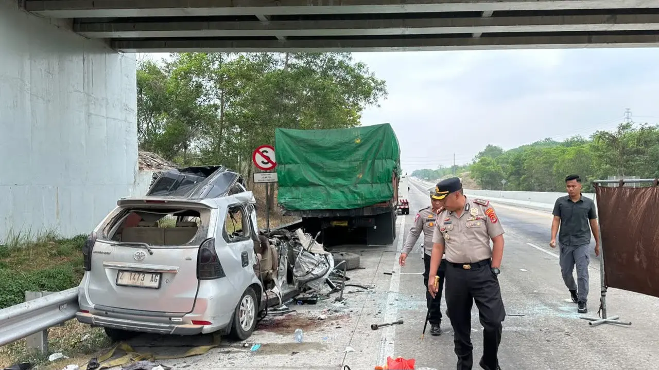 Detik-Detik Maut Avanza Tabrak Truk di Tol Lampung, Enam Orang Tewas
