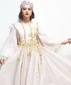 Memiliki anak adalah hal yang menyenangkan, namun bukan hal mudah yang harus dilewati oleh para kaum perempuan. Seperti halnya Mytha Lestari yang kini belum siap memiliki anak kedua. Ia merasa masih memiliki banyak kekurangan saat menjadi ibu. (Instagram/mytha_lestari)