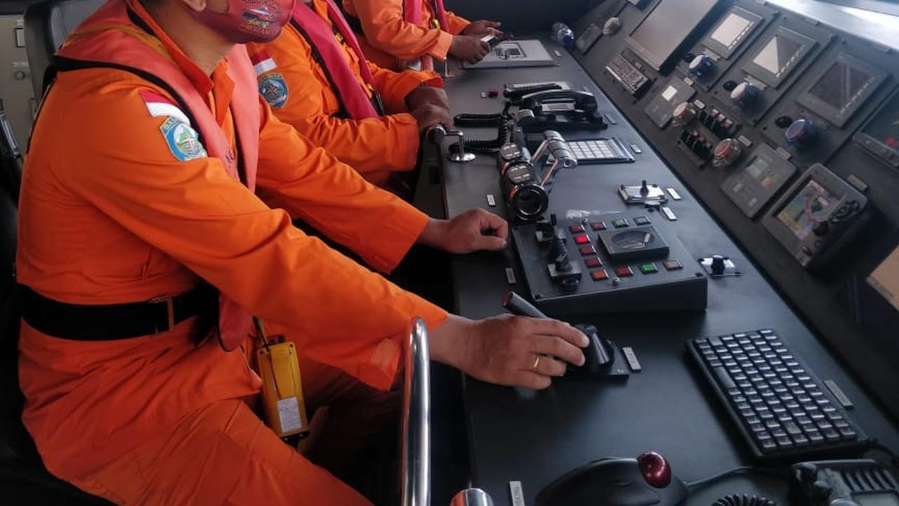 Basarnas Melakukan Pencarian KM Tanjung Permai