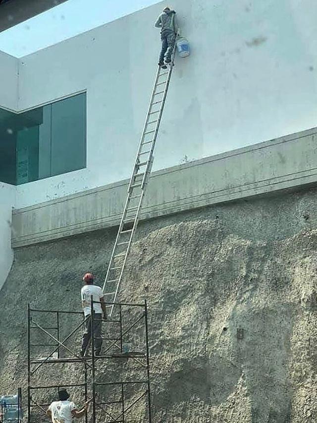 6 Potret Tangga Tukang Dirakit Ini Nyeleneh, Bikin Enggak Berani Naik