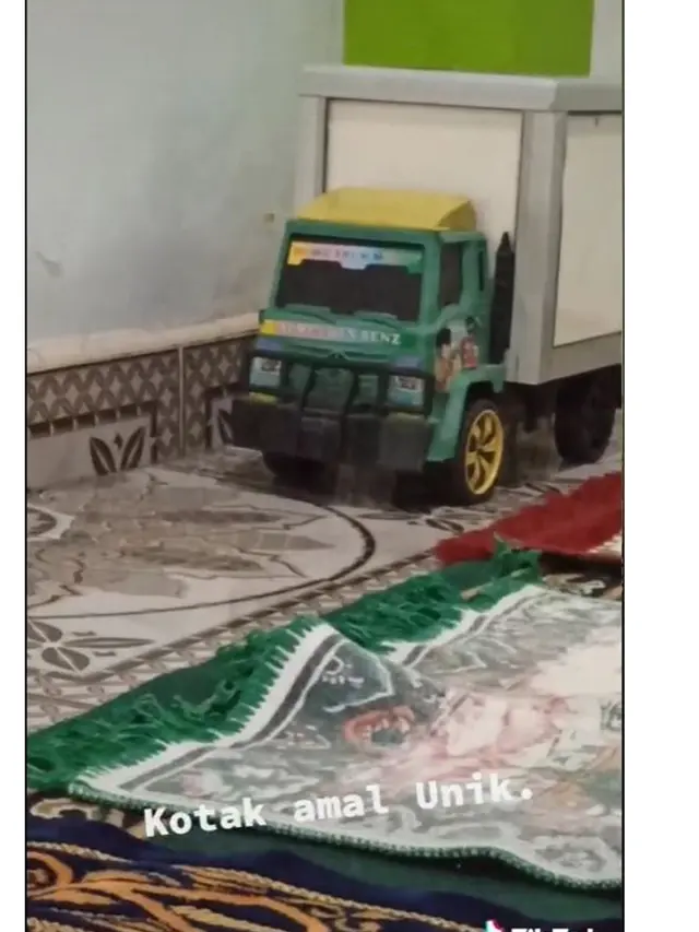 6 Potret Kotak Amal Masjid Berbentuk Unik, Ada yang Mirip Kuburan