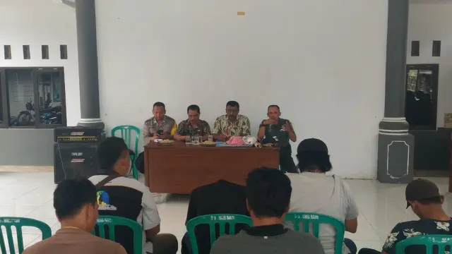 Warga resah karena isu kiamat di Jember (Dian Kurniawan/Liputan6.com)