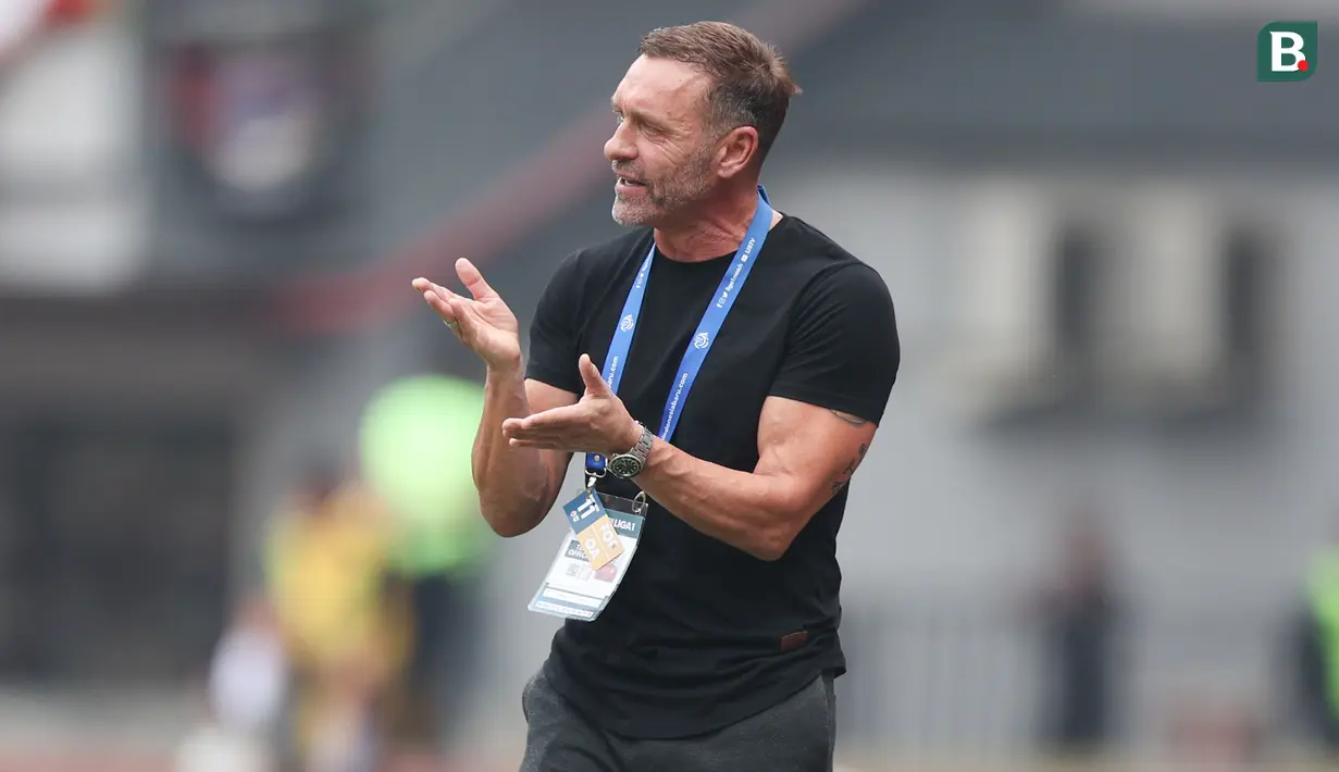 <p>Pelatih kepala Persija Jakarta, Thomas Doll saat menghadapi Persib Bandung pada laga pekan ke-11 BRI Liga 1 2023/2024 di Stadion Patriot Candrabhaga, Bekasi, Sabtu (2/9/2023). (Bola.com/Abdul Aziz)</p>
